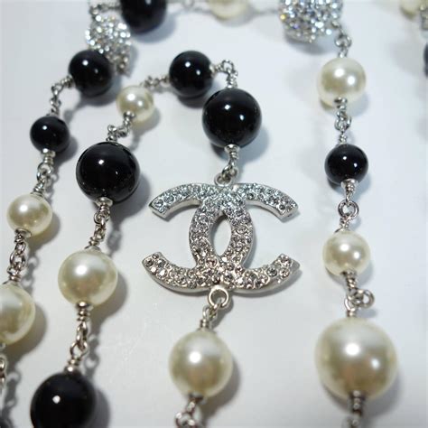 chanel black white pearl necklace